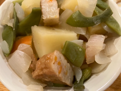 今日は、さつま揚げ・ジャガイモ・大根の煮物です！！