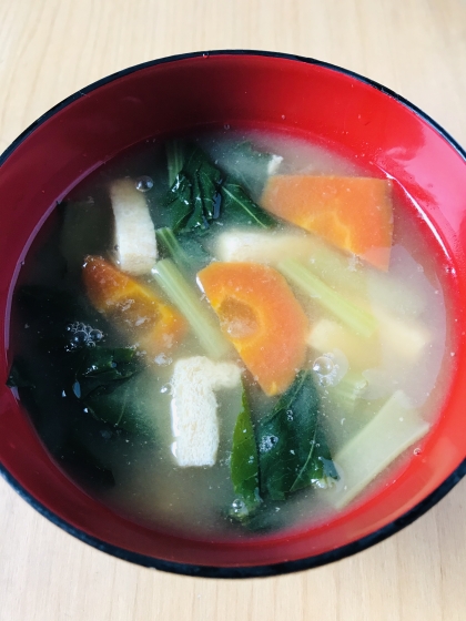 人参と小松菜と油揚げのお味噌汁
