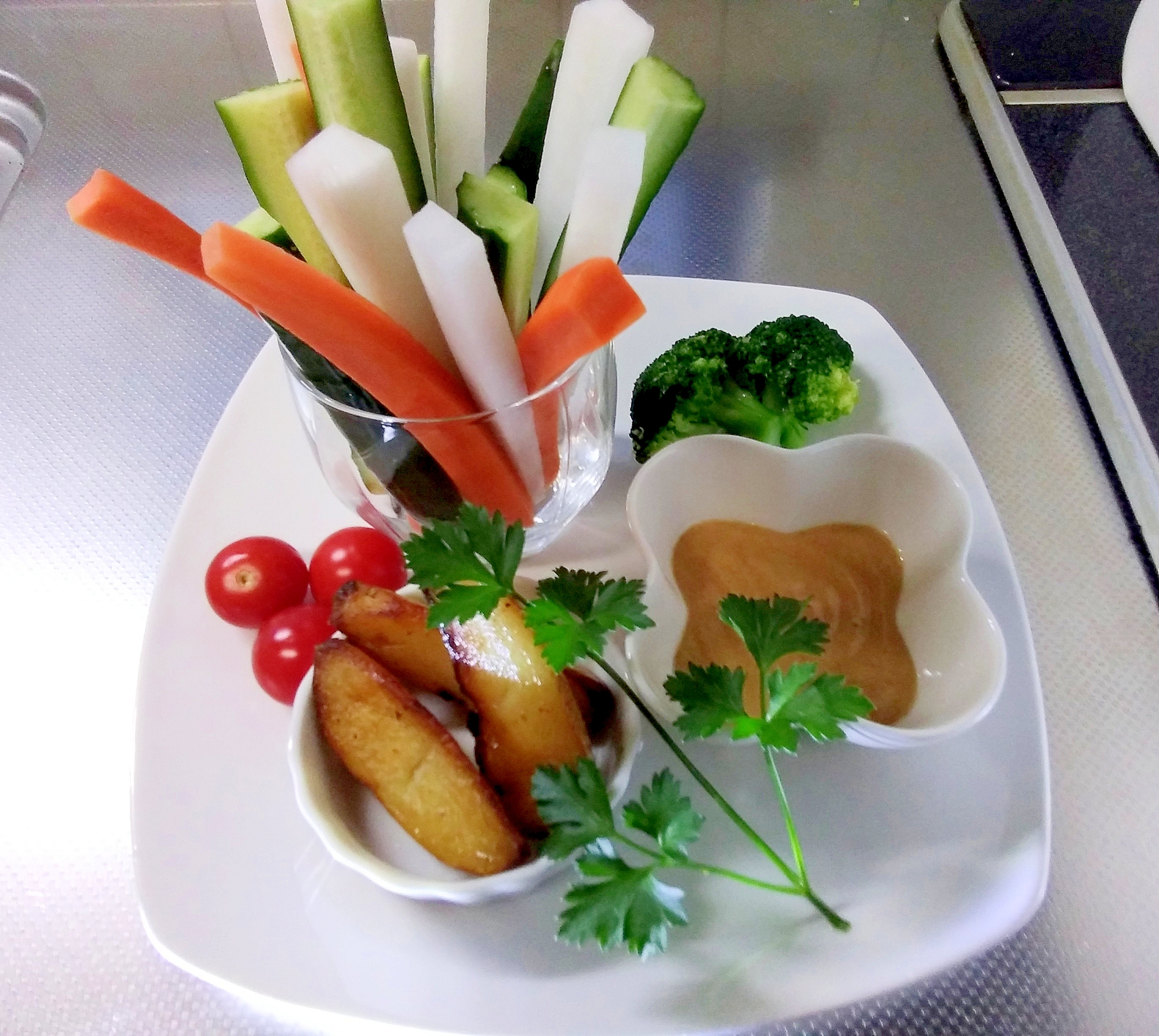 野菜が進む簡単味噌マヨソースと野菜スティック