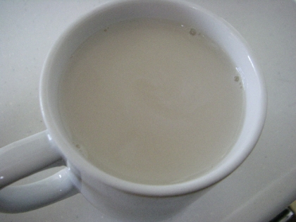 豆乳の代わりに牛乳でごめんねっ。紅茶が薄めで白肌美人みたいな色になったわっ（笑）うまごっちねっ❤