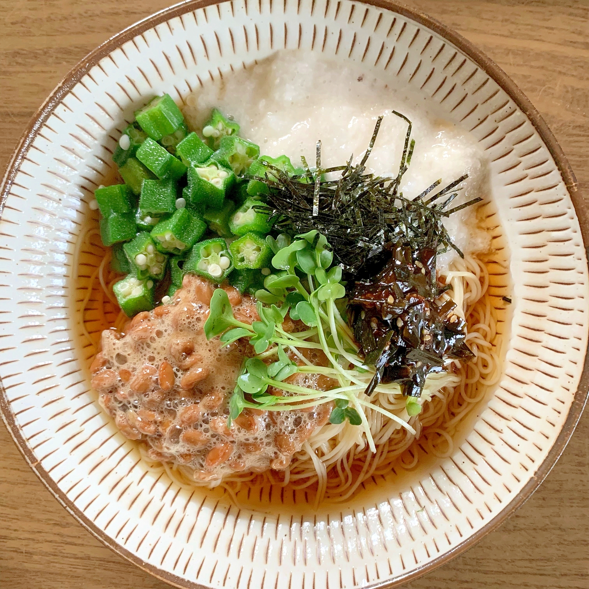 オクラ納豆のぶっかけそうめん風