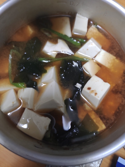 しめじとわかめの味噌汁