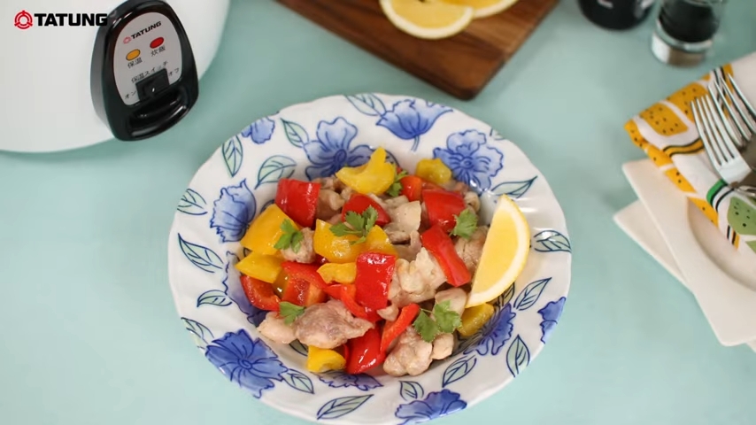 ＼大同電鍋レシピ／鶏肉とパプリカのオイル蒸し