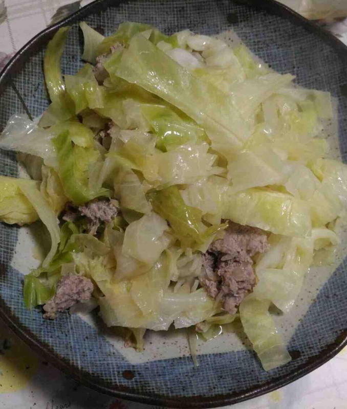 キャベツと合挽き肉の蒸し煮