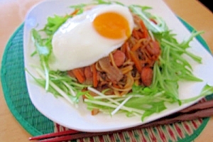 水菜でさっぱり★目玉焼きそば