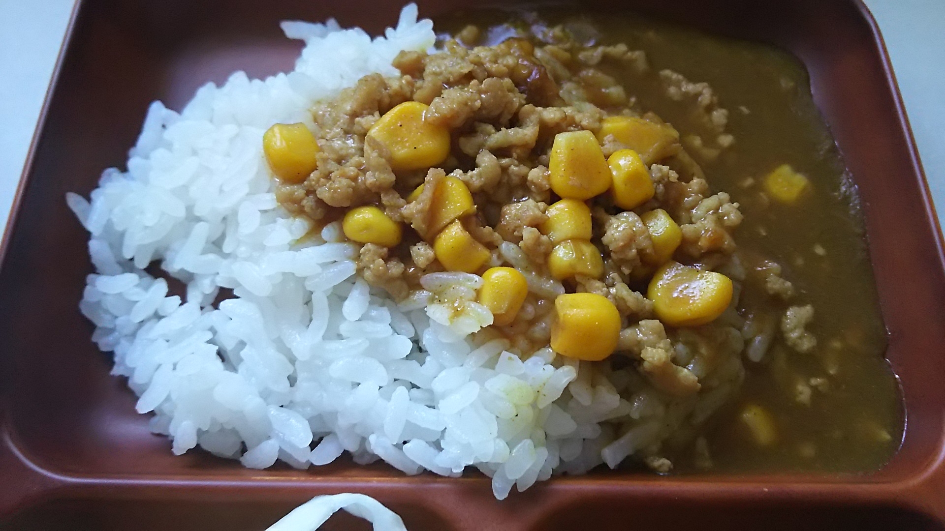 鶏もも肉ミンチとスイートコーンの甘口お子さまカレー