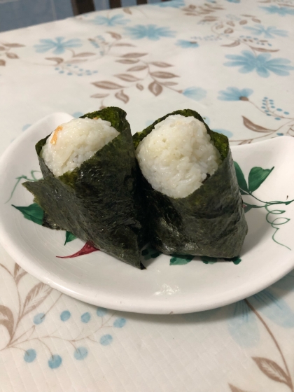 あられサクサクお茶漬けの素と味のりで関西風おにぎり