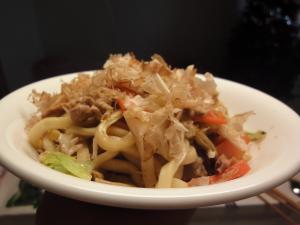 味付けはめんつゆ一本！我が家の美味焼きうどん♪