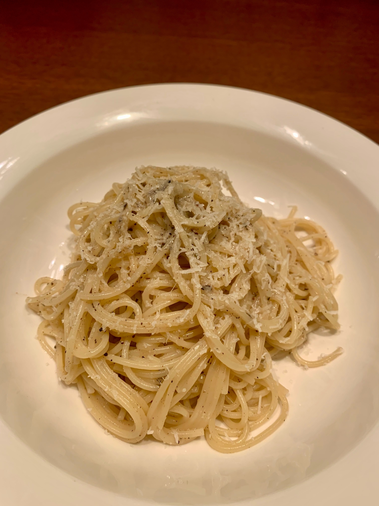 ローマ風カチョエペペ　チーズと黒胡椒のパスタ