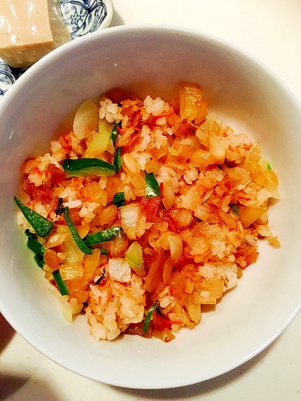 幼児食☆カニカマとピーマンと玉ねぎのチャーハン