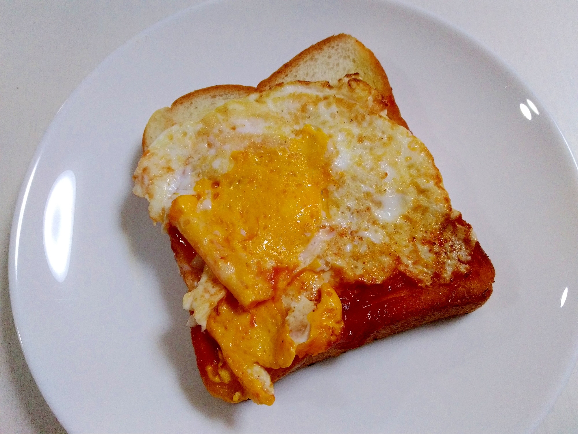 フライパンで☆ケチャップエッグトースト レシピ・作り方 by うーころ