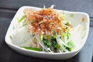 ☆簡単!たまねぎとかぶの葉のシャキシャキサラダ☆