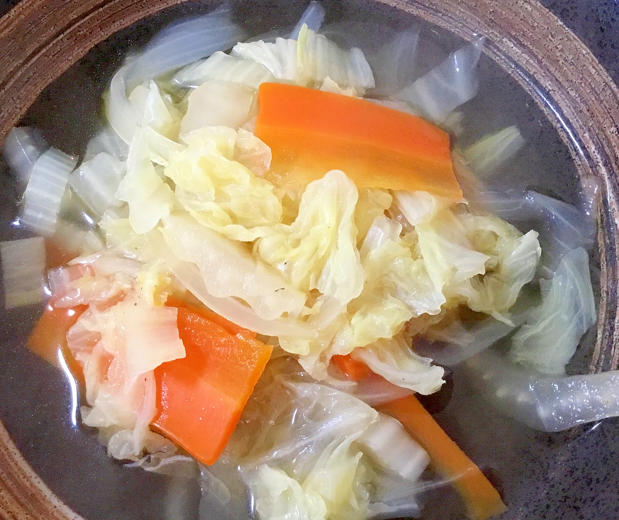 白菜と人参のコンソメスープ