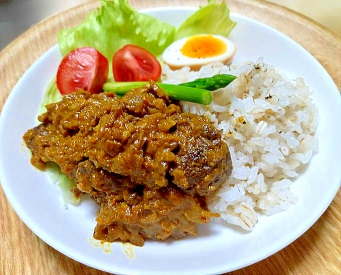 牛すじ肉のココナツミルク香るルンダン