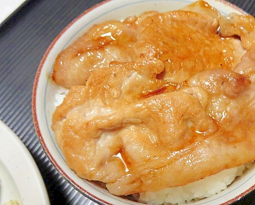 ケチャップ風味の豚丼