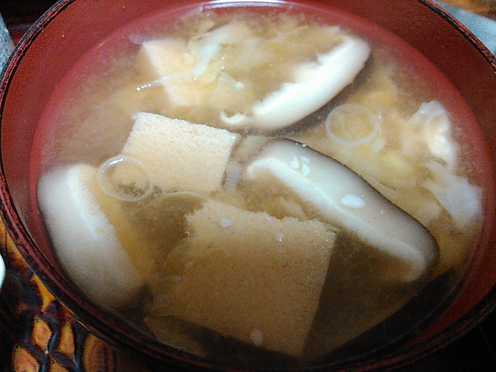 高野豆腐とキャベツ椎茸ネギの味噌汁