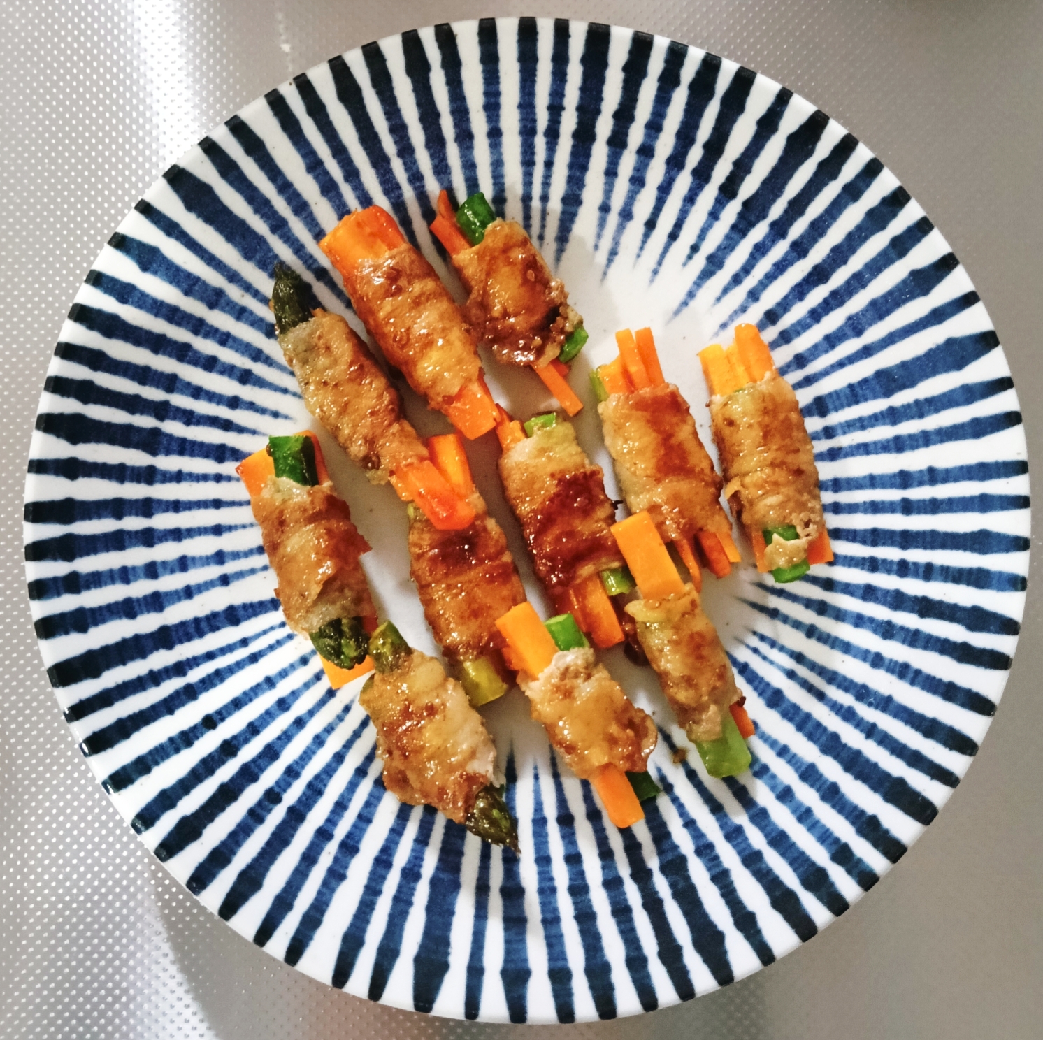 【お弁当にも♡】アスパラガスとニンジンの肉巻き