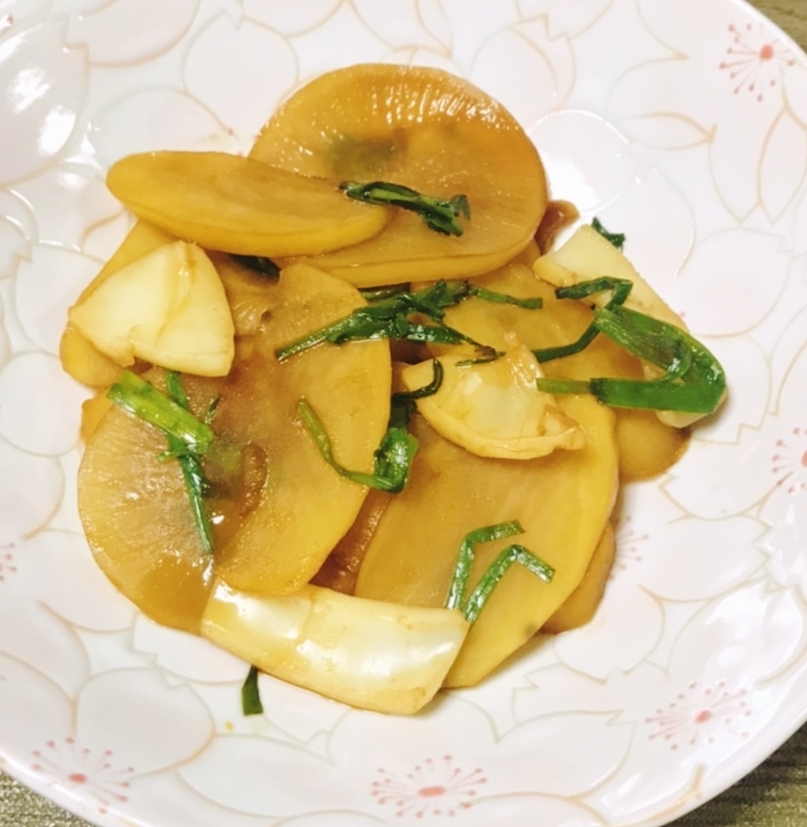 薄切り大根とジャガイモの、イカとニラのさっと煮