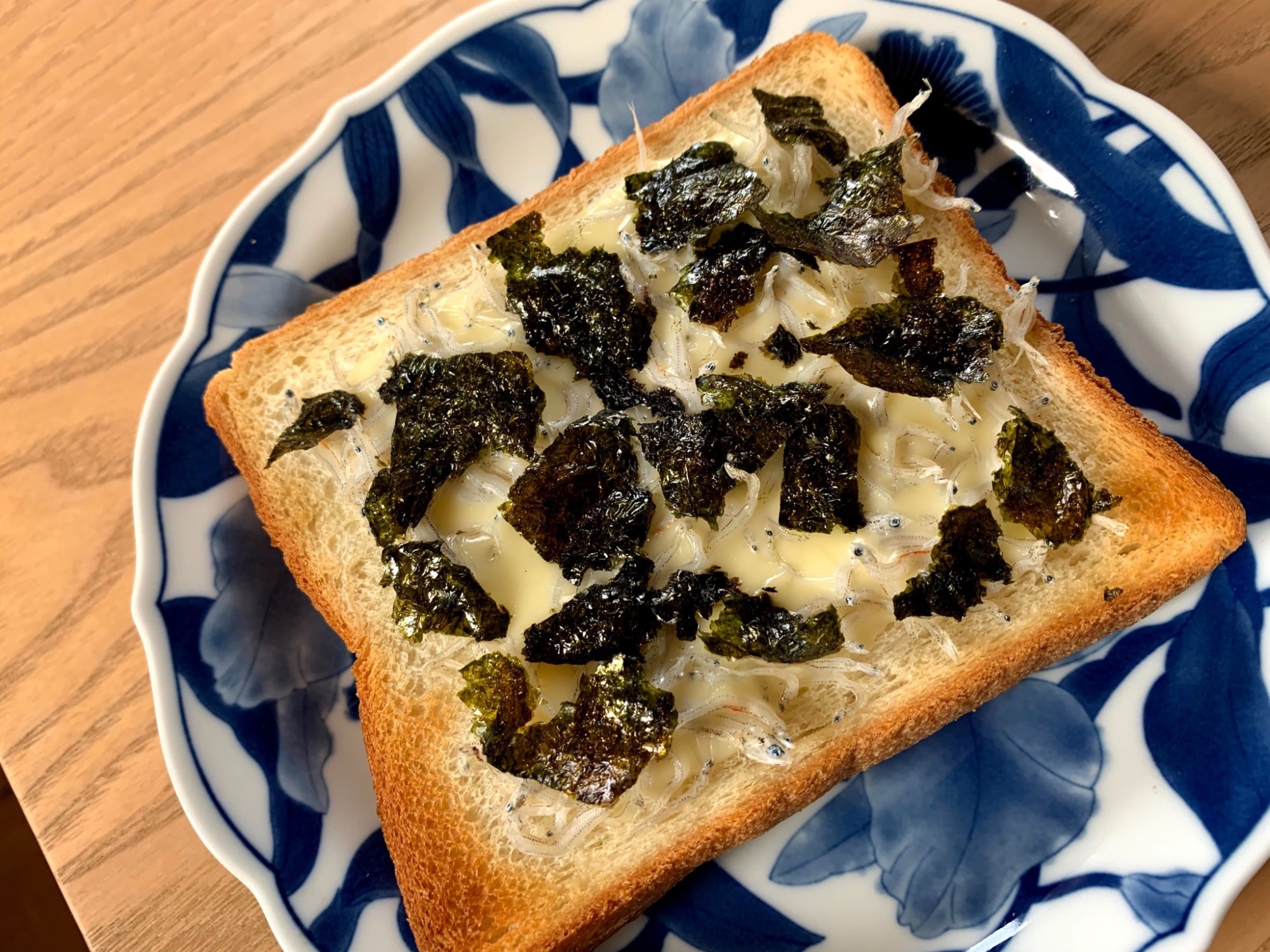 朝からカルシウム！しらすと海苔のチーズパン