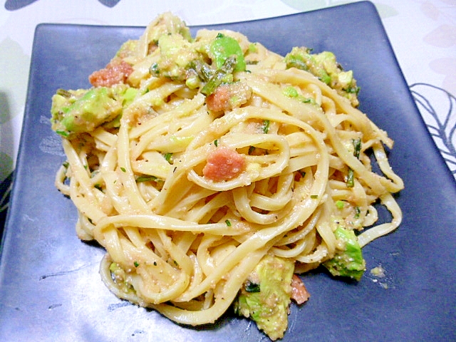簡単 生パスタで作る 明太子 アボカドスパ レシピ 作り方 By さとママ3645 楽天レシピ