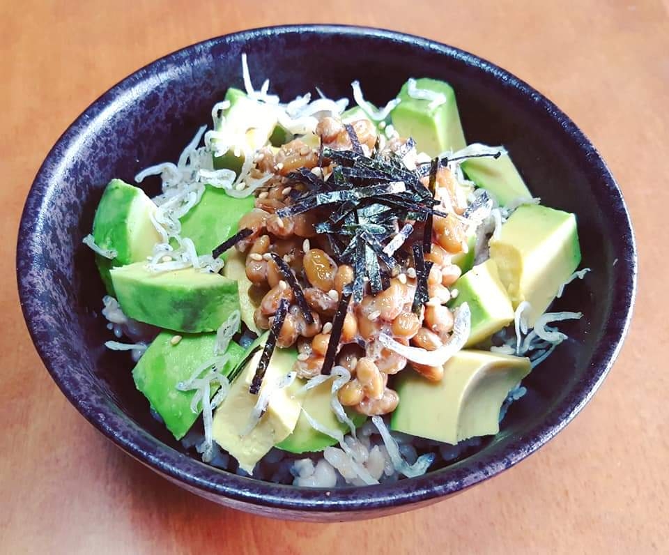 朝ごはんにおすすめ アボ納豆丼