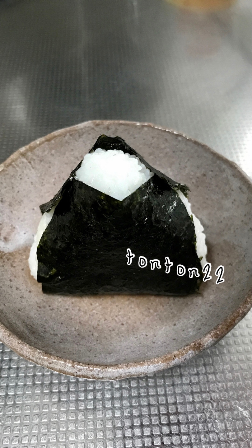 ツナマヨおにぎり レシピ 作り方 By Tonton22 楽天レシピ ツナマヨおにぎり レシピ 作り方 By Tonton22 楽天レシピ