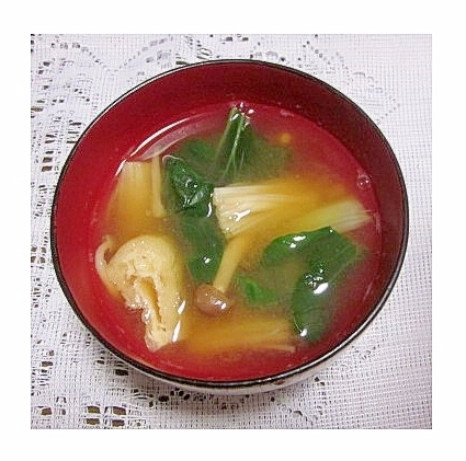 小松菜・しめじ・油揚げの味噌汁（昆布だし）