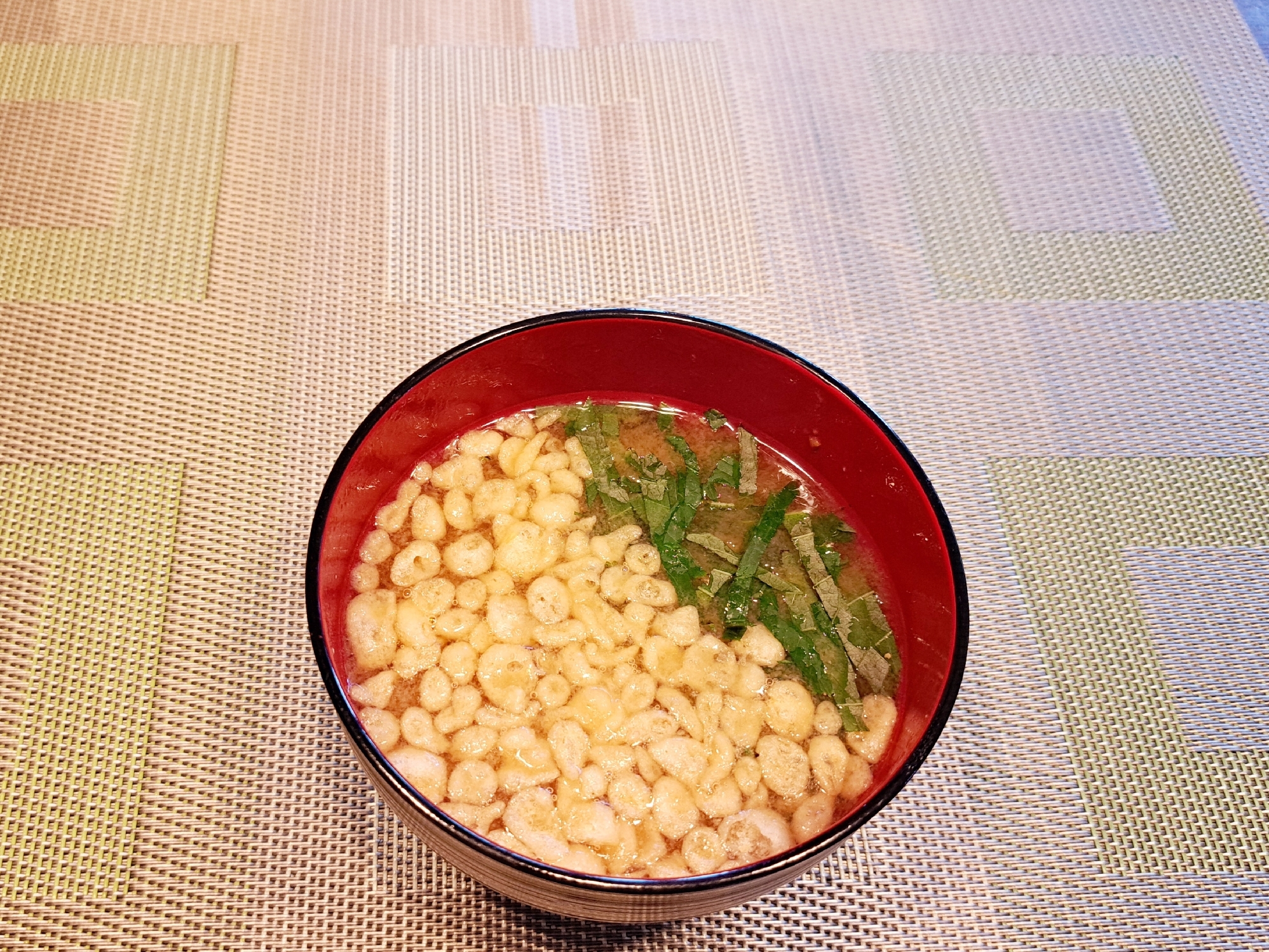 わかめ と揚げ玉 大葉の おみそ汁