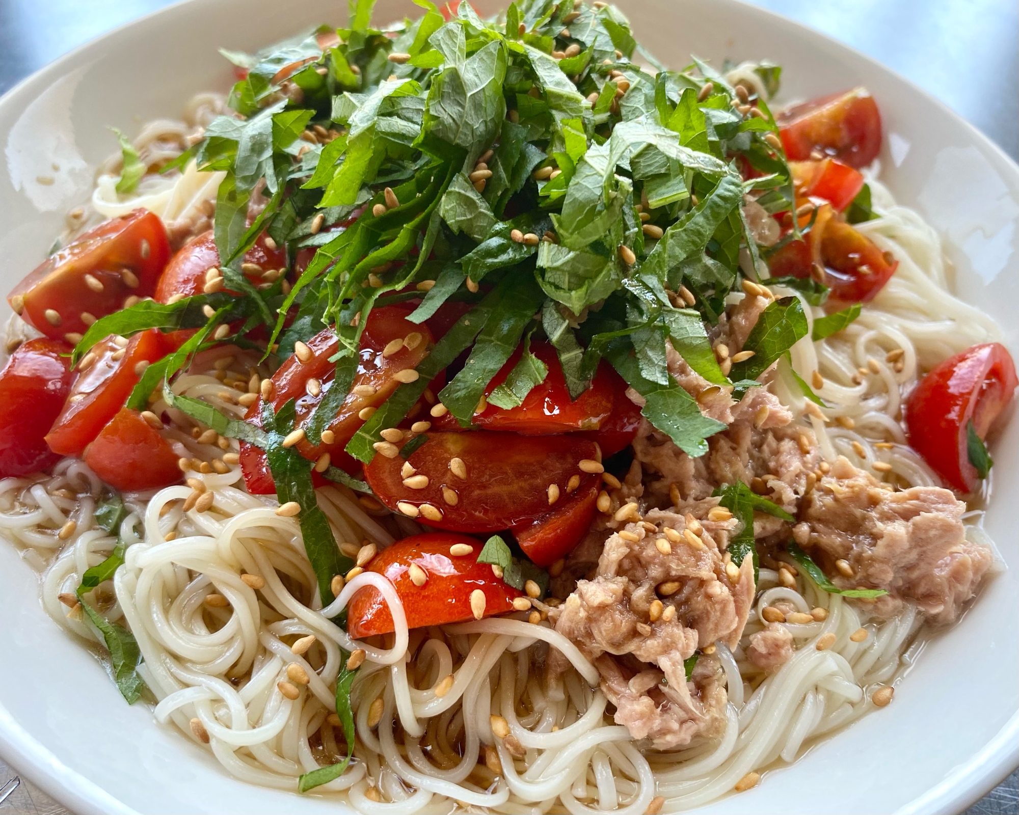 あっさりサッパリ！トマトとツナのぶっかけ素麺