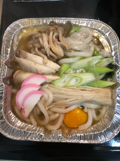 【簡単アレンジ】市販の鍋焼きうどんを野菜たっぷりに