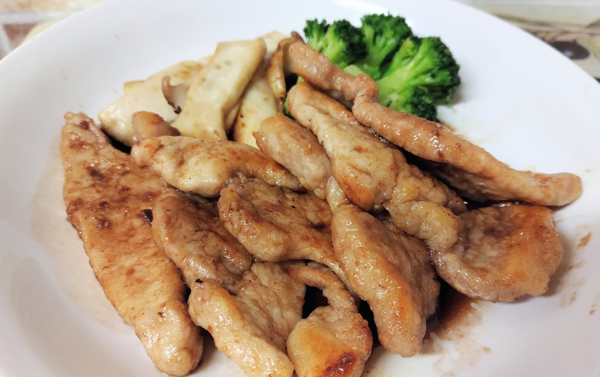 赤ワインの特製ソースで食べる❦豚肉のソテー