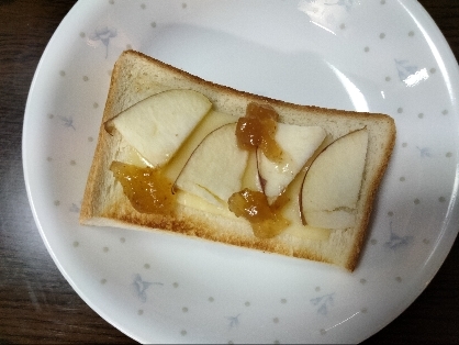 こんにちは。朝食に。ダブルりんごトースト、美味しくできました。レシピ有難うございました。