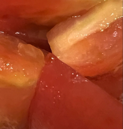 にんにくが隠し味　トマトの角切りサラダ