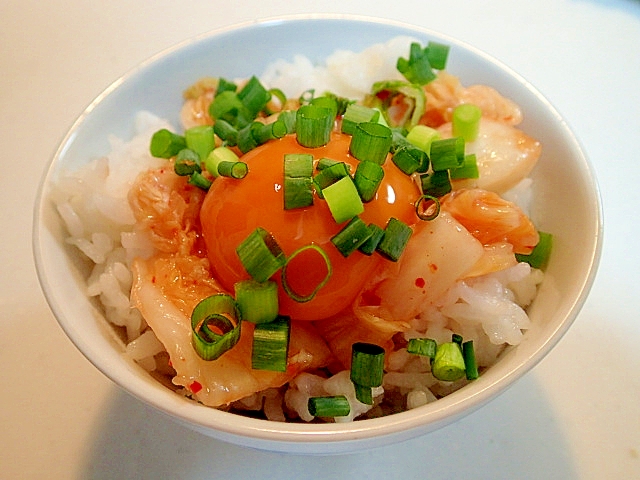 お醤油で　キムチと卵黄と葱のご飯