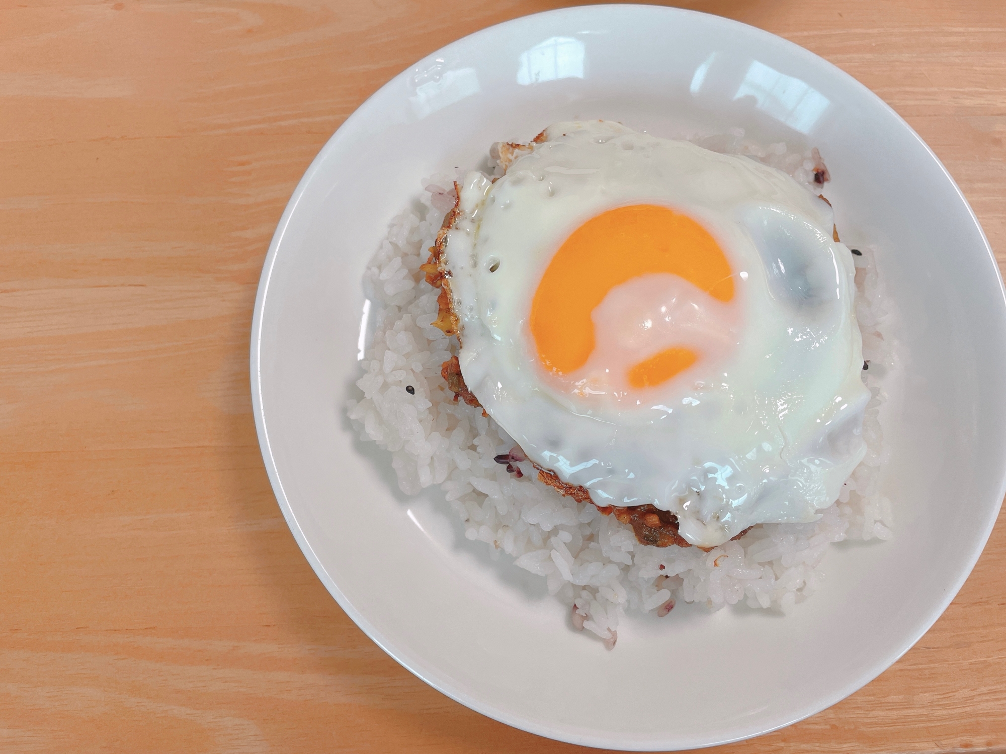 キーマカレーの残りで目玉焼きのせ丼