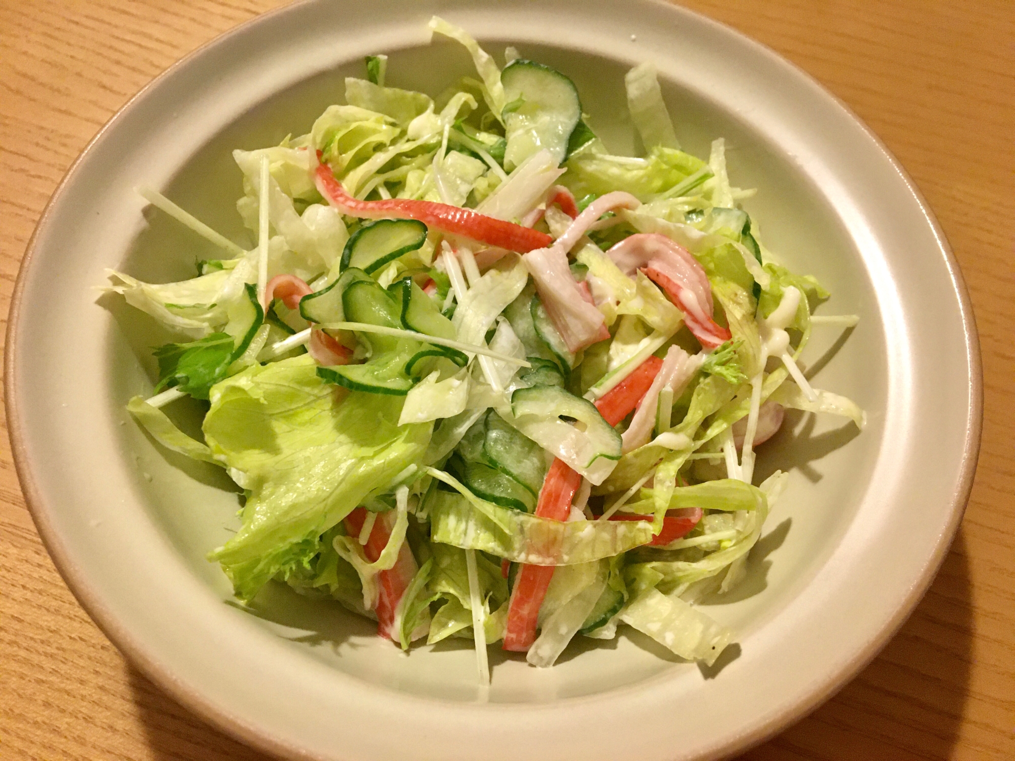 レタスとカニスティックと胡瓜のコールスロー風