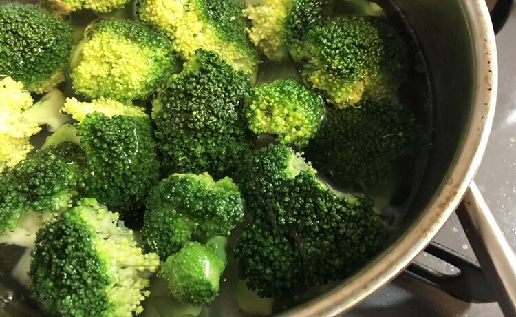 どこまで食べられる ブロッコリーの切り方 茹で方を徹底解説 デイリシャス 楽天レシピ どこまで食べられる ブロッコリーの切り方 茹で方を徹底解説 デイリシャス 楽天レシピ