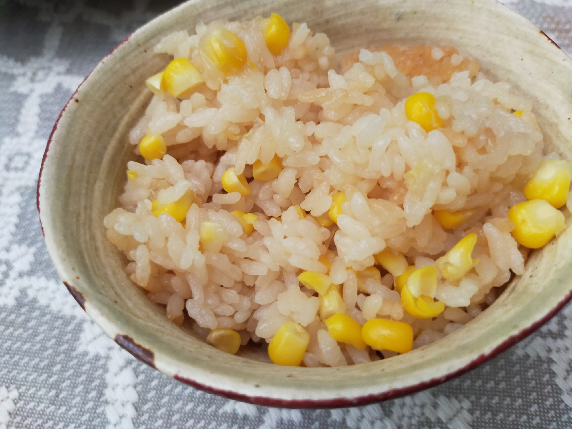 とうもろこしとたまねぎの炊き込みご飯