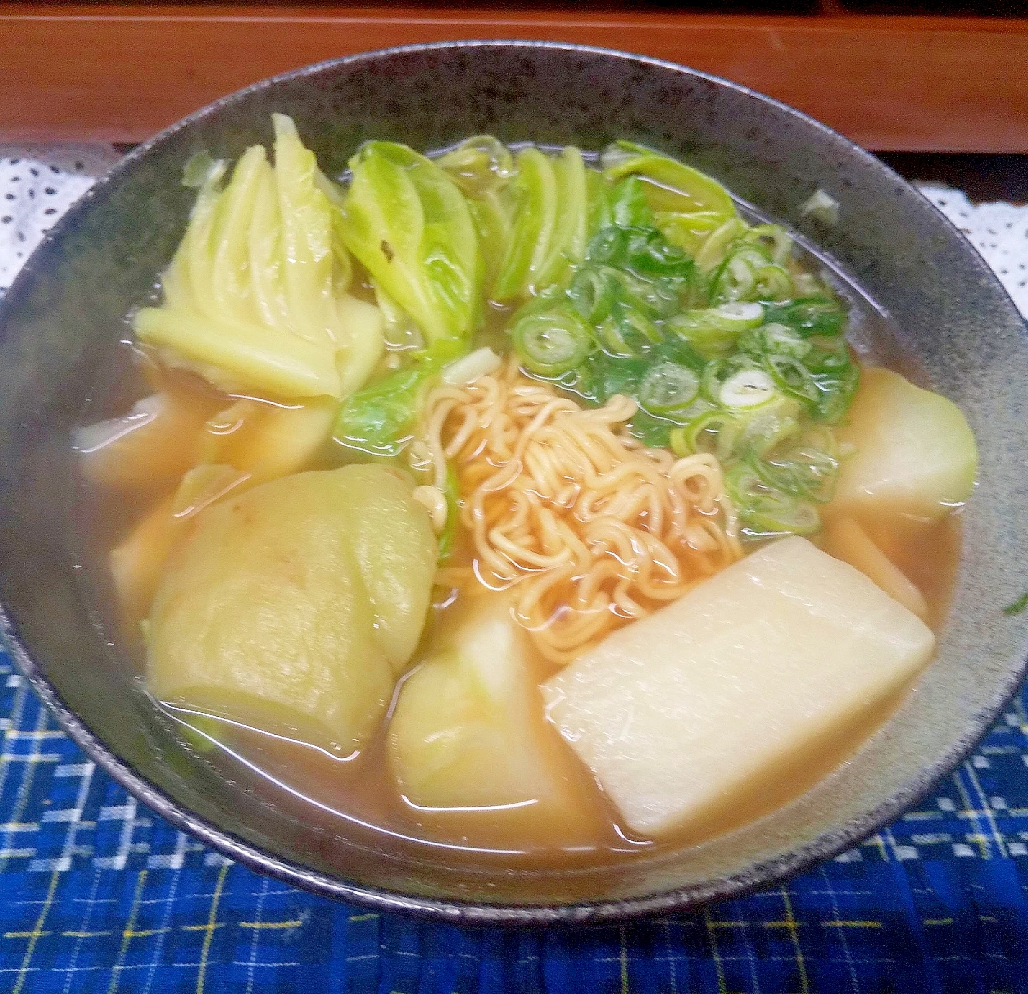 キャベツでインスタントラーメン
