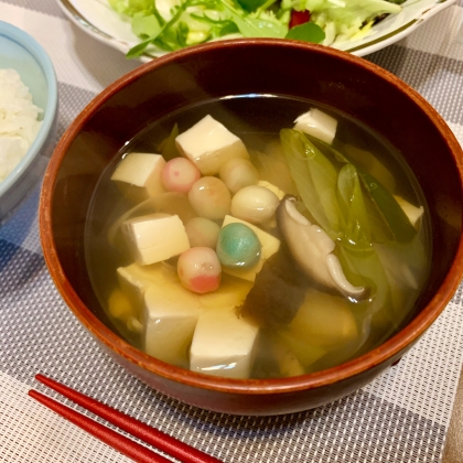 簡単で短時間に作れて助かりました。シンプルな味付けなので椎茸とダシが引き立ちますね。汁物が一品あるだけで丁寧な食卓、雛祭り用に用意した麩を入れてみました(^^)