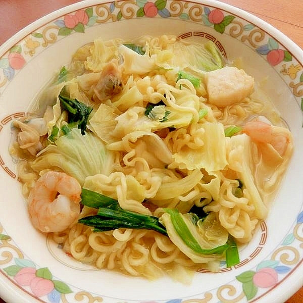 冷凍シーフードミックスで❤インスタント塩ラーメン♪