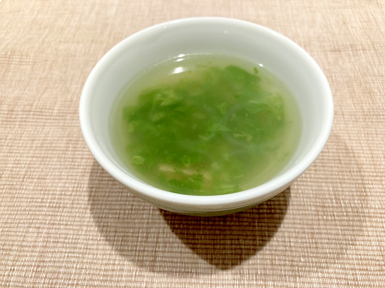 簡単・美味しい⭐️セロリの葉っぱのスープ
