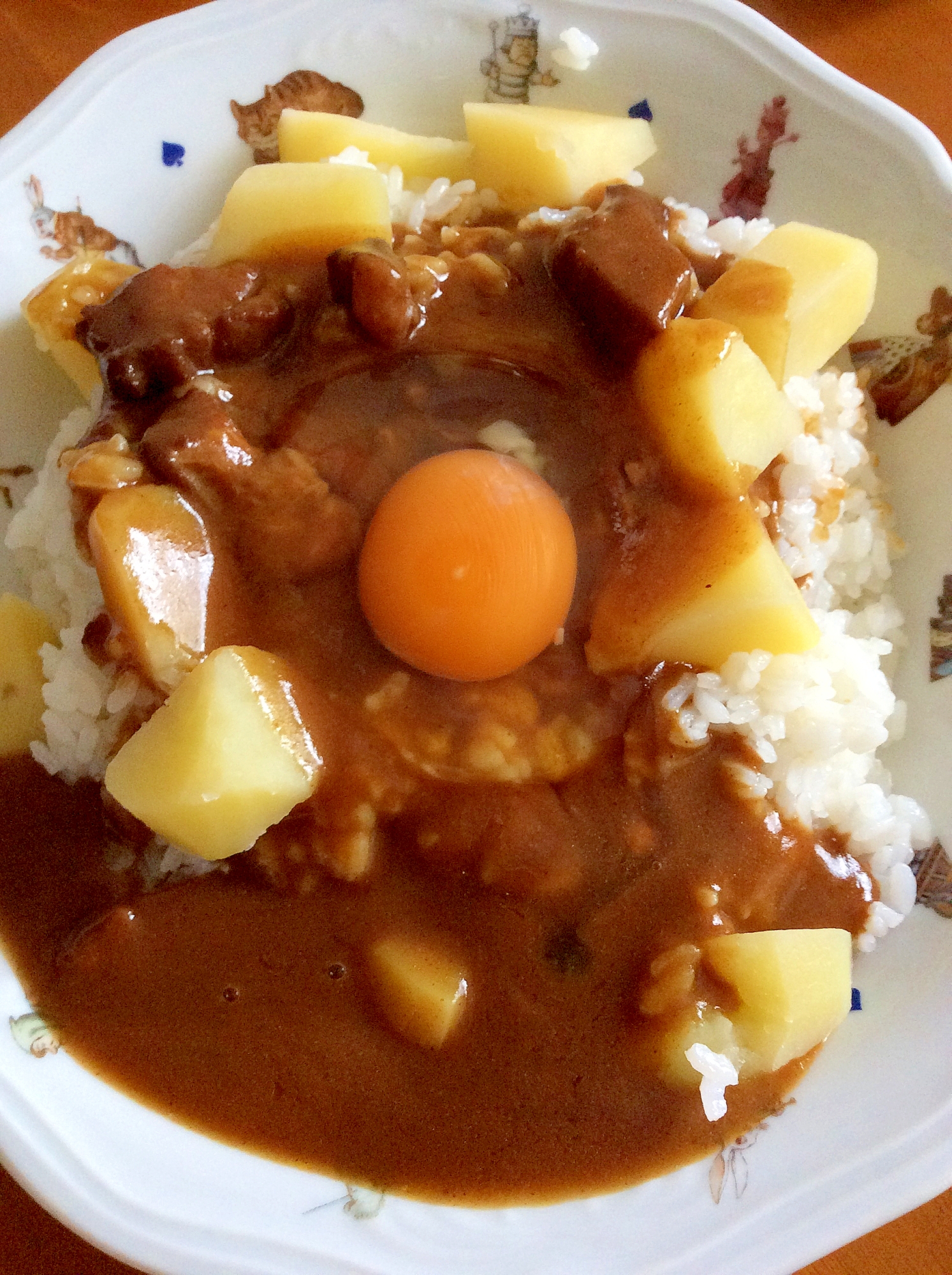 茹でじゃがいもと卵のレトルトカレー