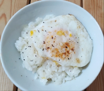 ゆかり目玉焼き丼