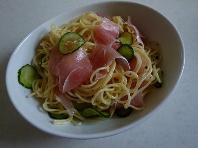 冷製パスタというとトマト系が多いですが、ダンナさんがトマト系苦手なんで、探してたところこちらを見つけました。サッパリ系で、夏にピッタリですね。おいしかったです。