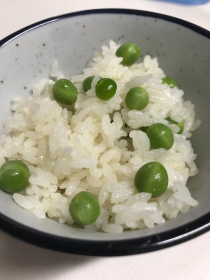 お豆は後乗せします、鞘を入れて炊く我が家の豆ご飯♫