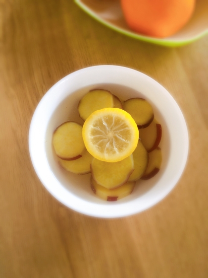 きばなさん、さつま芋のハニーレモン煮を作りました♪レモンの爽やかさと、蜂蜜のほろ甘さで、ほっこりしました(о´∀`о)素敵なレシピありがとうございました❣️