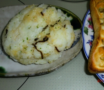 塩昆布の海苔バターおにぎり♡