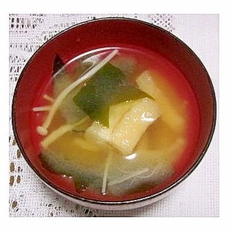 えのき・わかめ・油揚げの味噌汁（鰹だし・塩麹入り）
