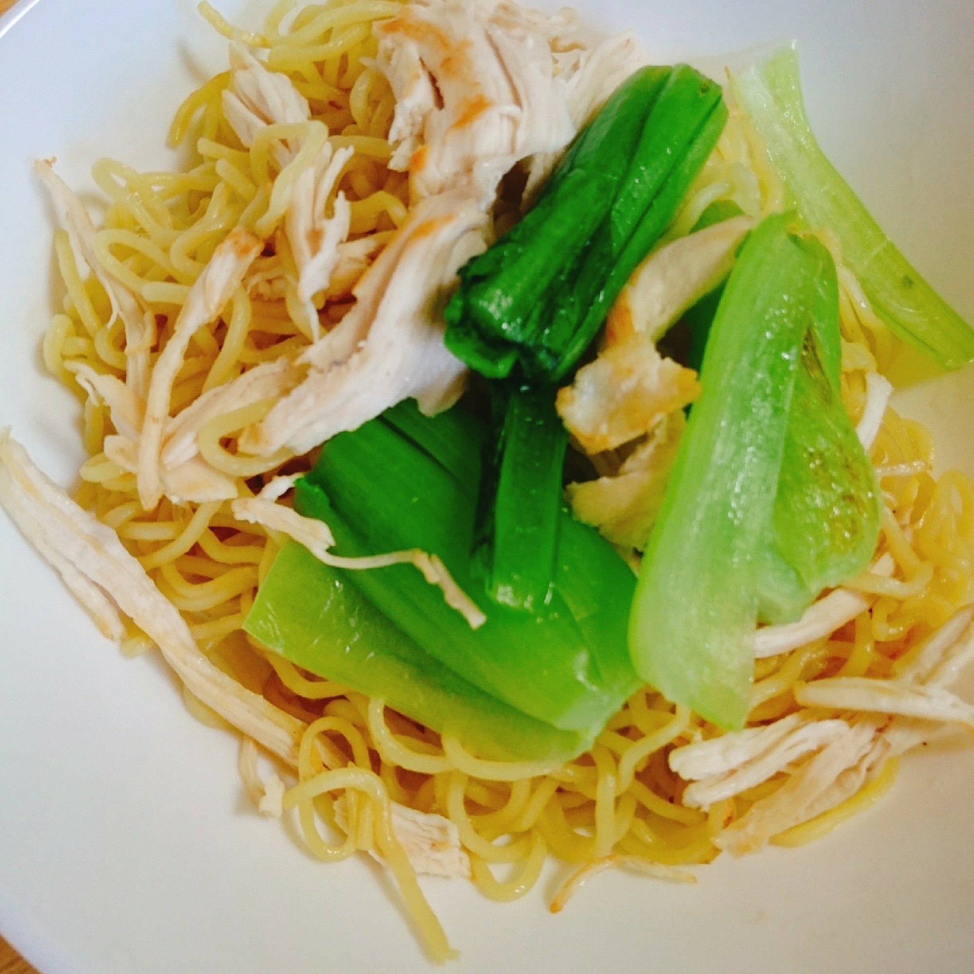 味覇で☆蒸し鶏と小松菜の焼きそば